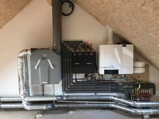 Groupe de ventilation et chaufferie Buderus avec gaines isolées